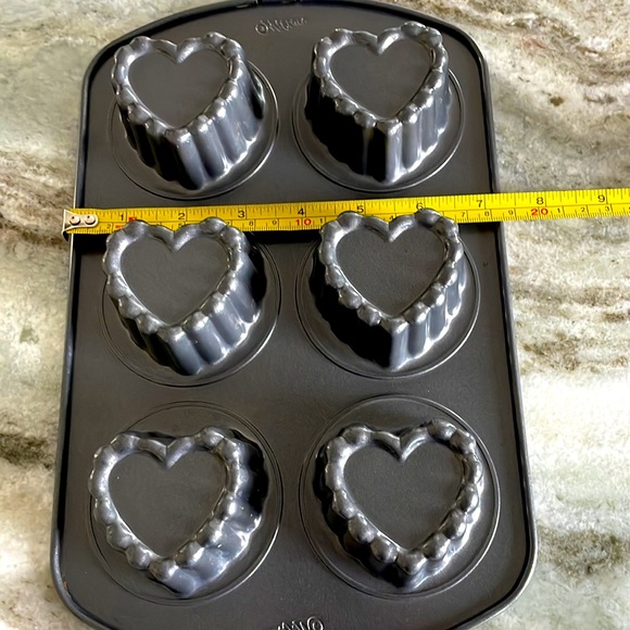 Wilton❤️ Heart Shaped Baking Pans - Picture 4 of 4